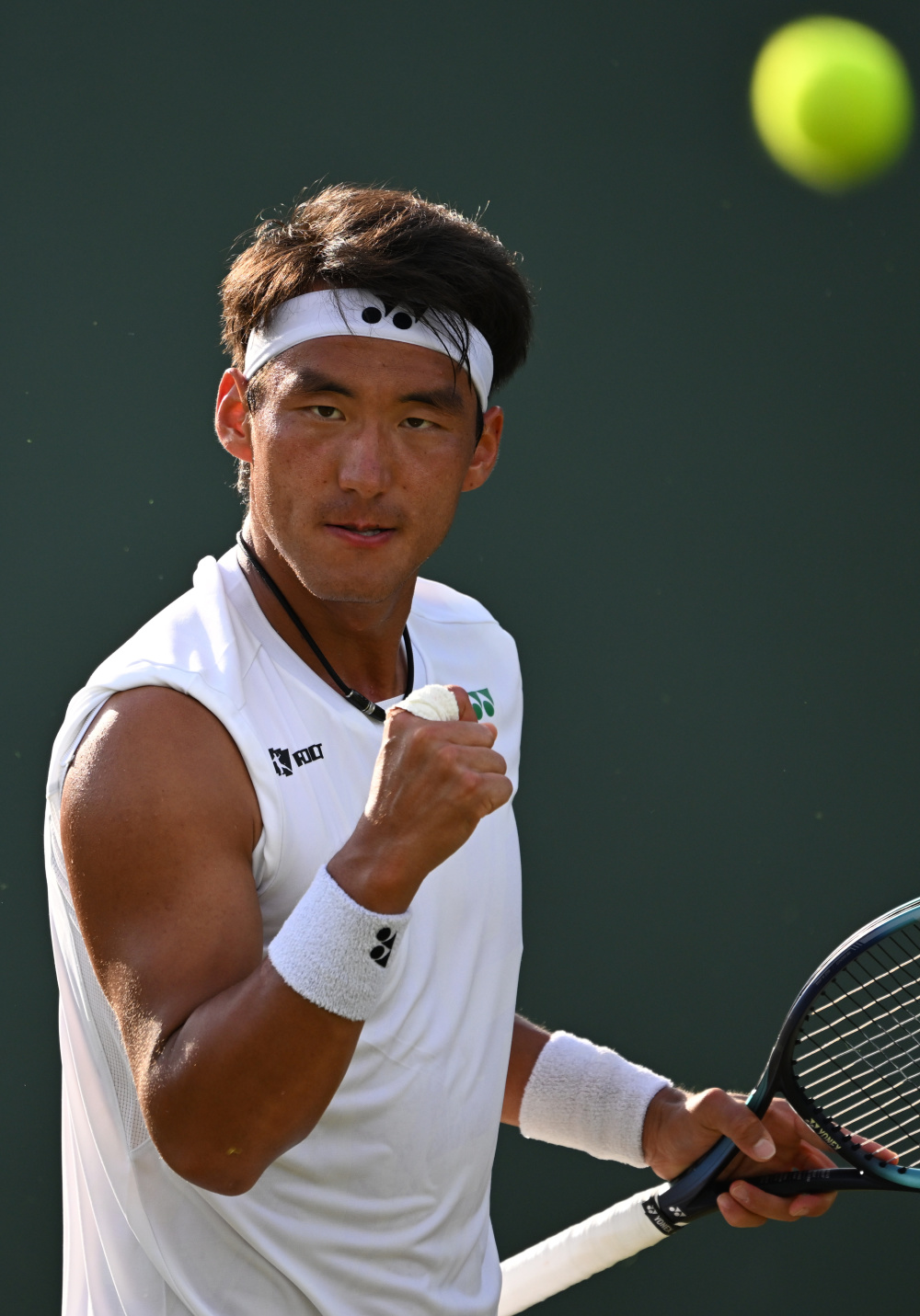 凭借自己的 凭借自己的